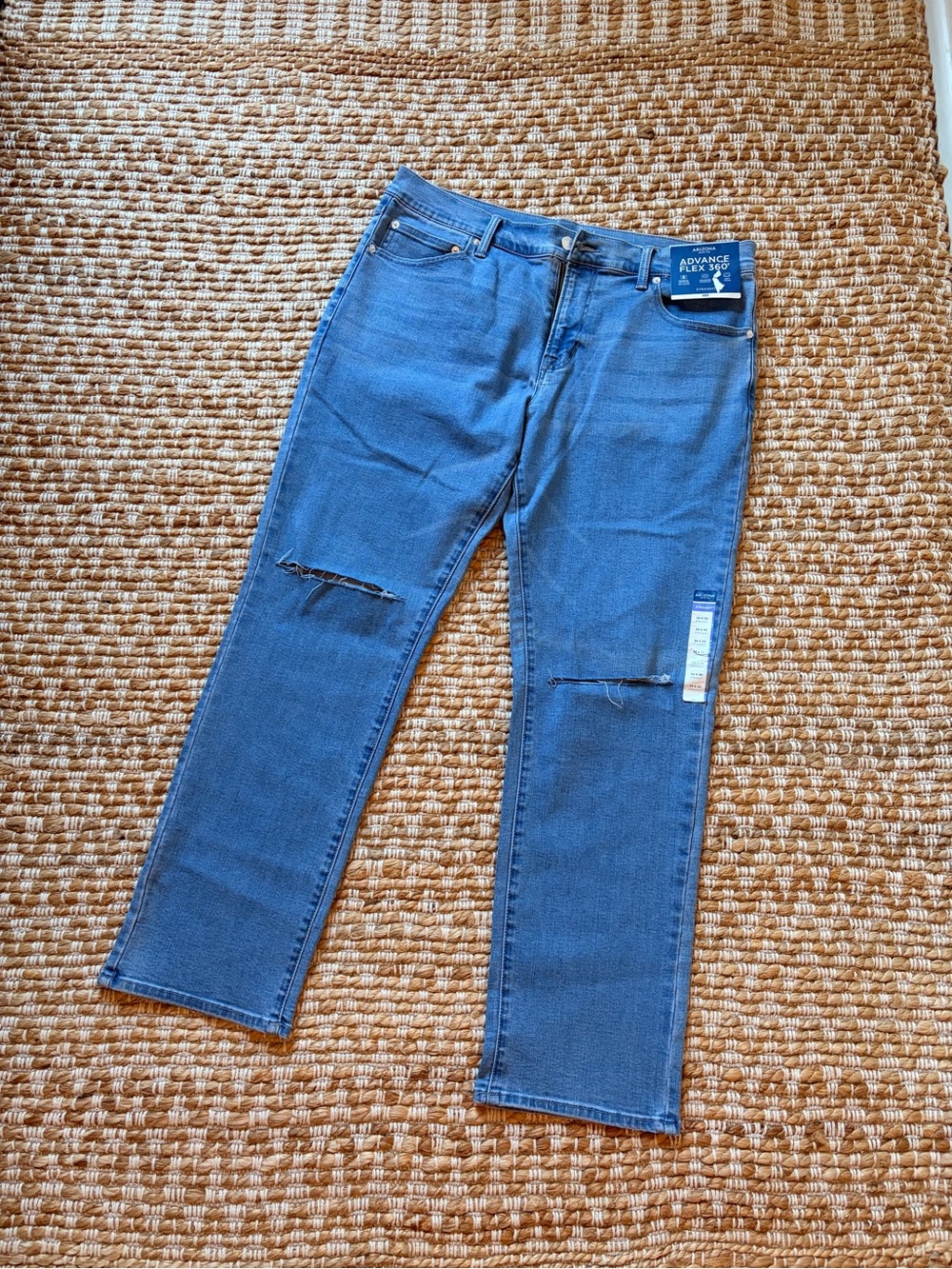 Arizona Jean Men's Medium Blue Straight-Leg Jeans with Knee Distress. 34X30